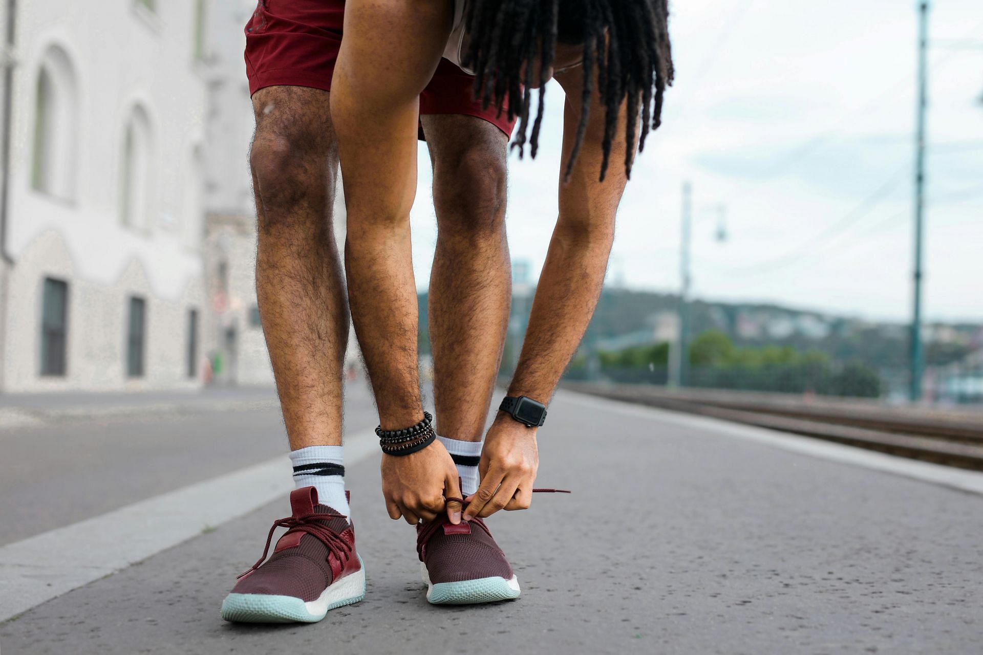 Leg cramp relief (image sourced via Pexels / Photo by andrea)